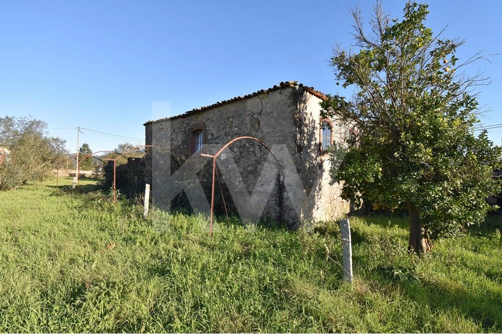 Quinta Casa Em Pedra E Arrumos Para Restaurar Terreno Murado