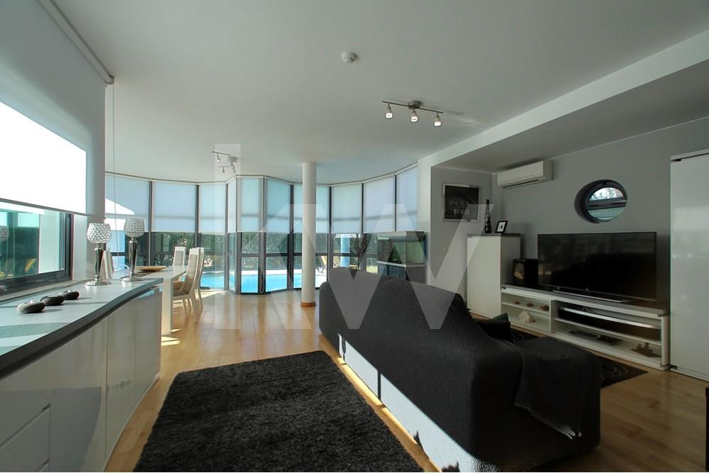 Fantástica moradia T3 com piscina na urbanização Palmela Village