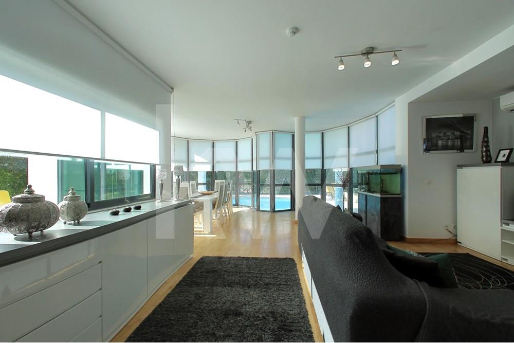 Fantástica moradia T3 com piscina na urbanização Palmela Village