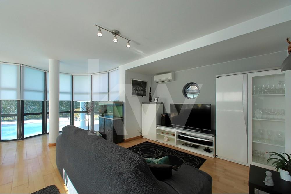 Fantástica moradia T3 com piscina na urbanização Palmela Village