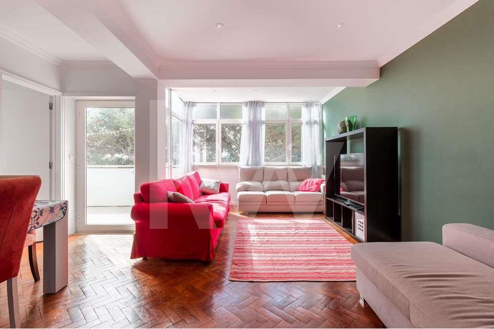 2 Bedroom Apartment with Terrace in Cascais