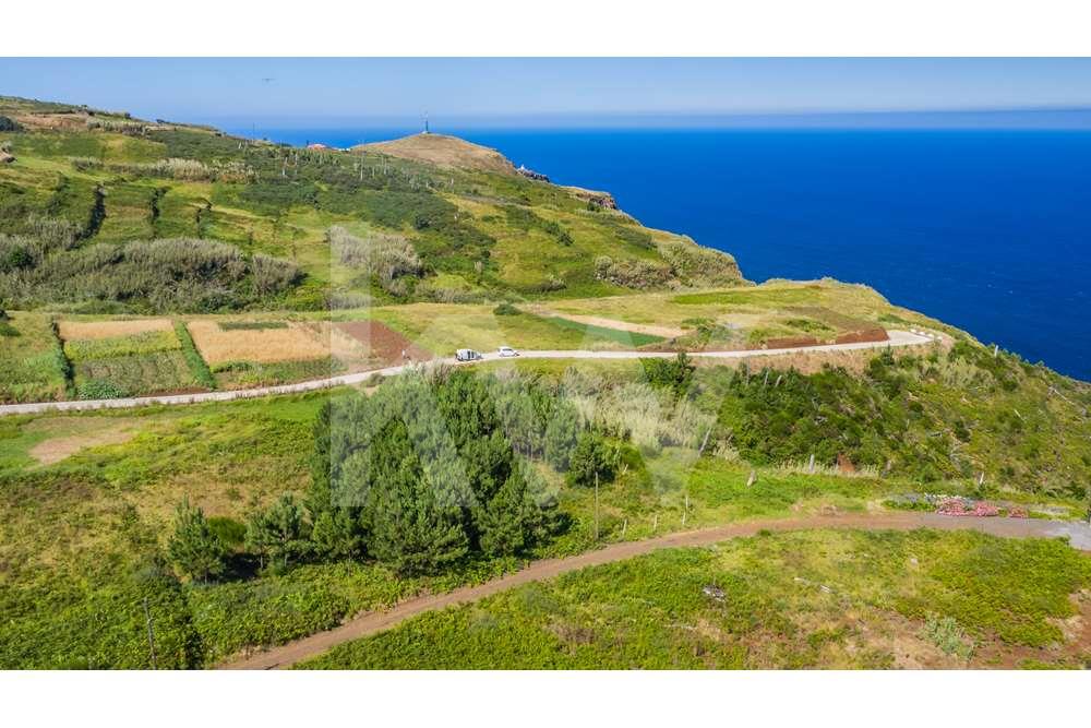 Terreno com Vista Mar Sítio do Serrado Ponta do Pargo I Concelho da