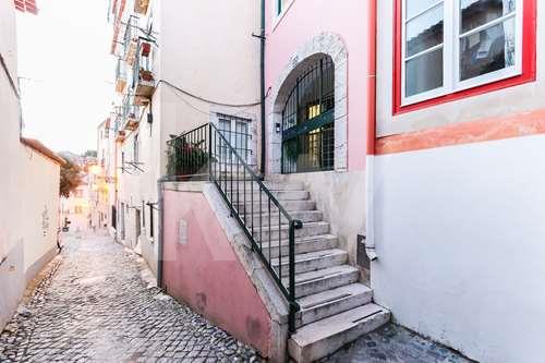 Prédio devoluto com 6 Apartamentos, propriedade horizontal, no coração de Alfama - Lisboa