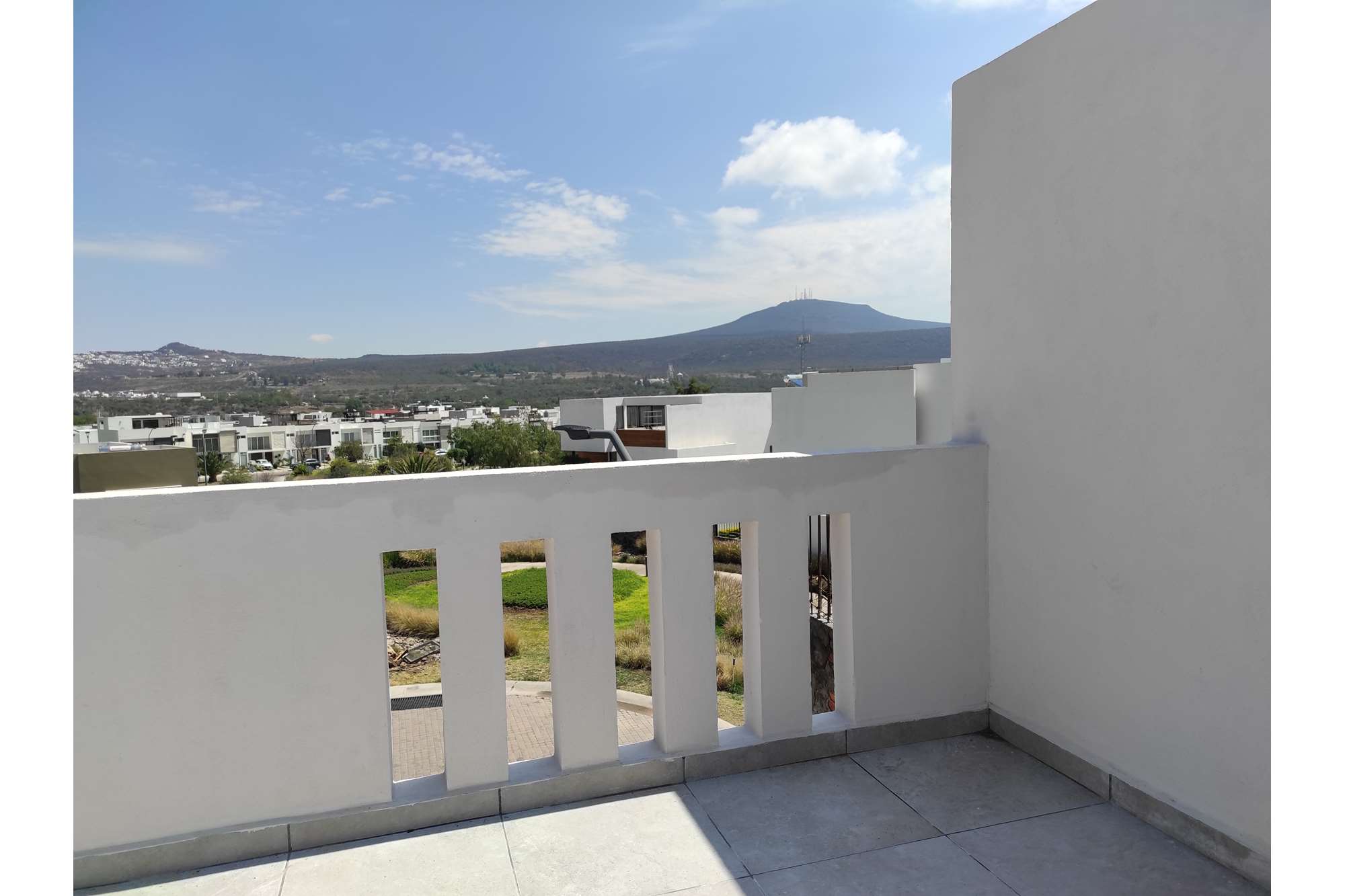 Casa con Roof Garden, área de TV, family room/estudio/cuarto de juegos  ubicada en zona tranquila y segura, ideal para tu próximo hogar., Arroyo  del Hungaro 34 Arroyo Hondo - Tu Casa Mi