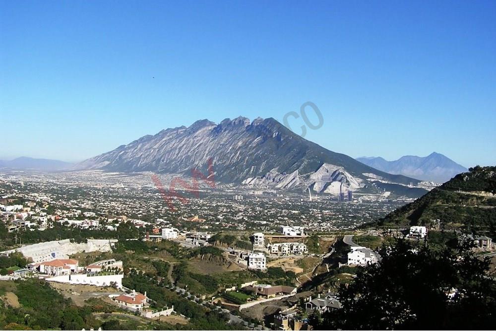 LOCAL VENTA RENTADO FRENTE A LA UNI COL. MITRAS CENTRO, MONTERREY NUEVO LEON