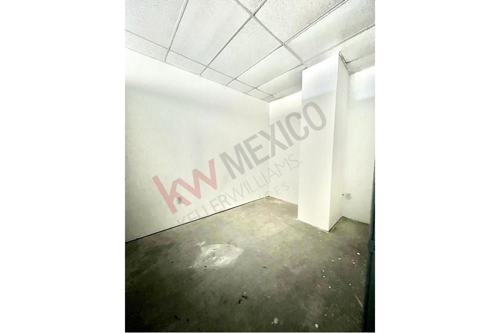 Local comercial en Plaza  Acuario  San Lorenzo 136 m2  Planta baja