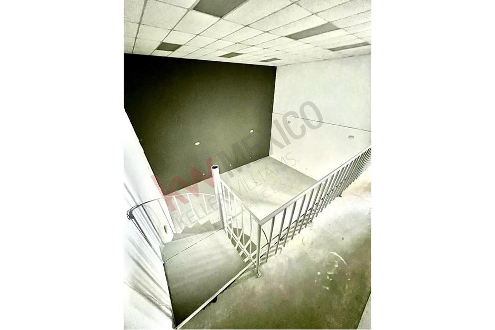 Local comercial en Plaza  Acuario  San Lorenzo 136 m2  Planta baja