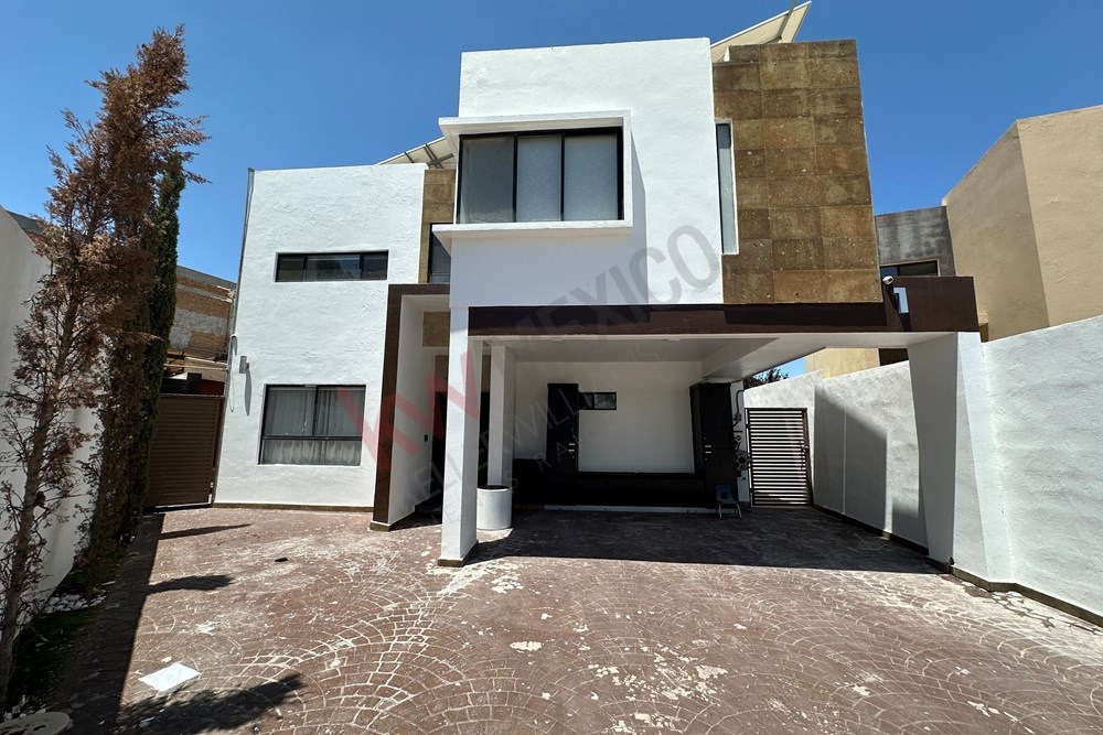 Casa amueblada en renta en altaria residencial