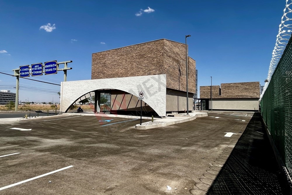 Locales en Plaza Paseo Acacia. Zona en crecimiento  en Juárez Chih.