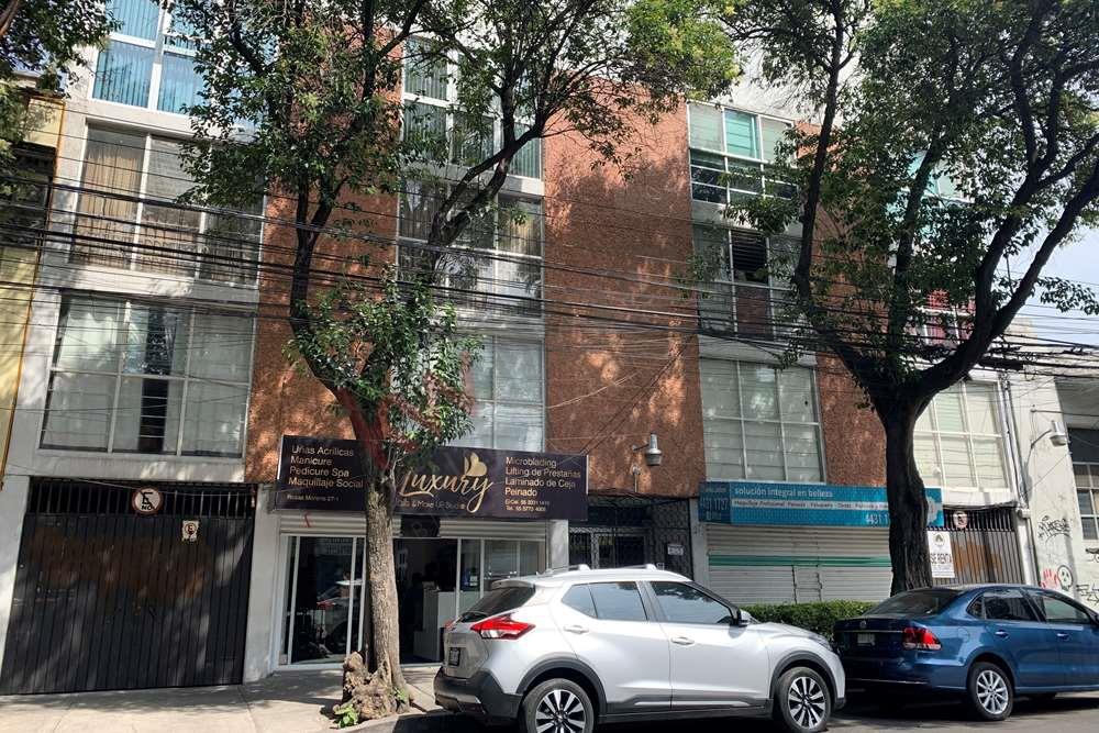 Amplio departamento en la Colonia San Rafael, con extraordinarias vías de acceso, con estacionamiento