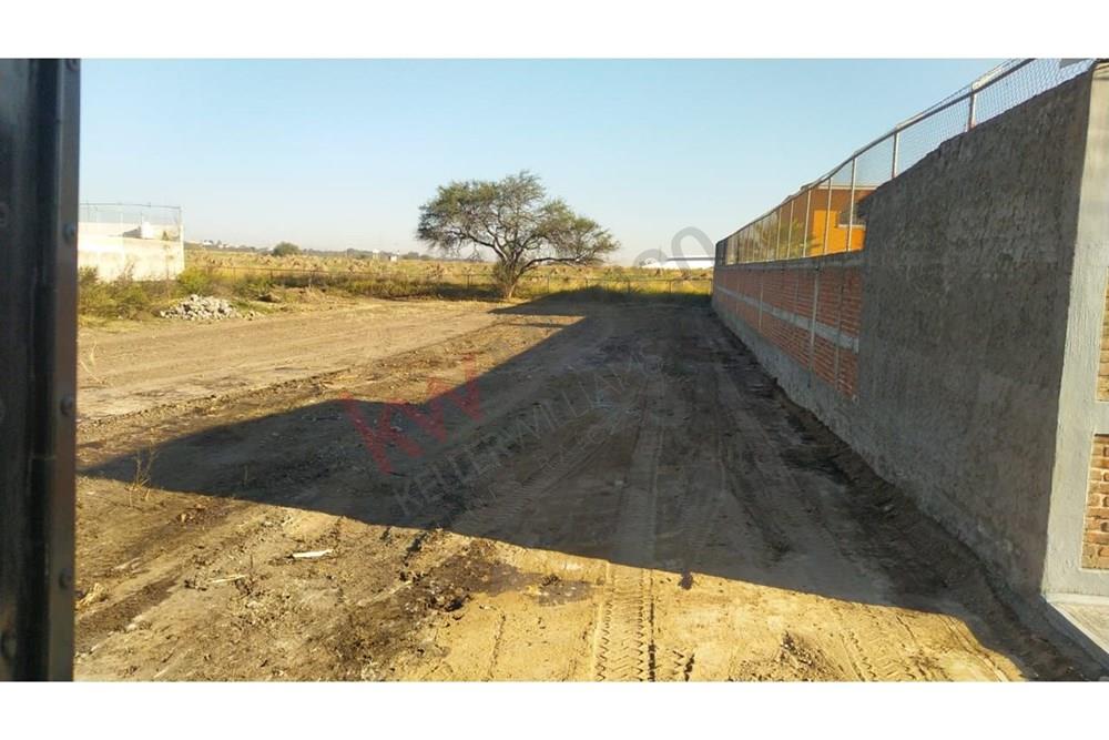 TERRENO EN VENTA EN JARDINES DE LA CALERA, TLAJOMULCO DE ZUÑIGA, JALISCO.