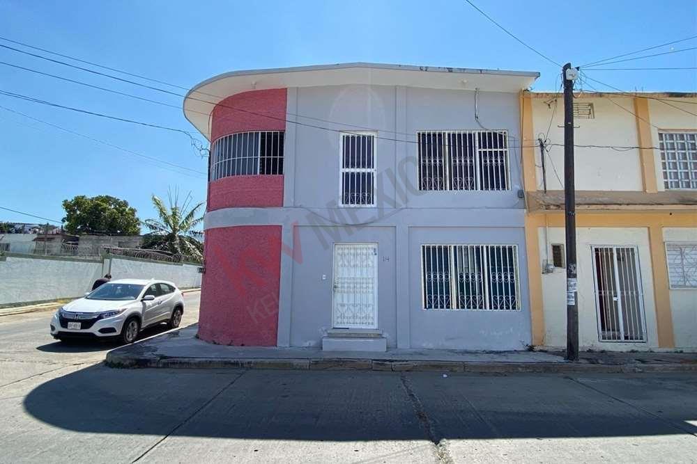 Casa en venta en esquina Colonia Magisterial al Sur Oriente de Tuxtla Gutiérrez