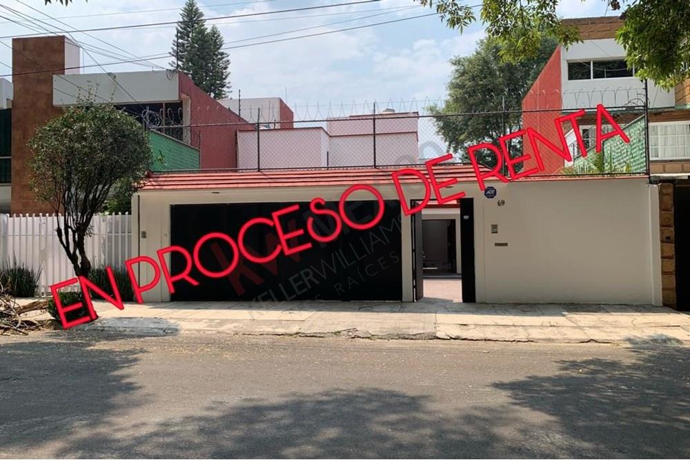 Se renta casa en la colonia Campestre Churubusco