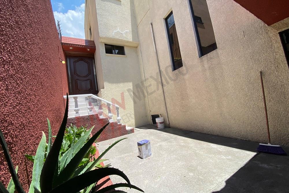 Casa en venta 1a.Secc. Lomas Verdes $4,490,000.00, 128 m2 terreno 202 construcción