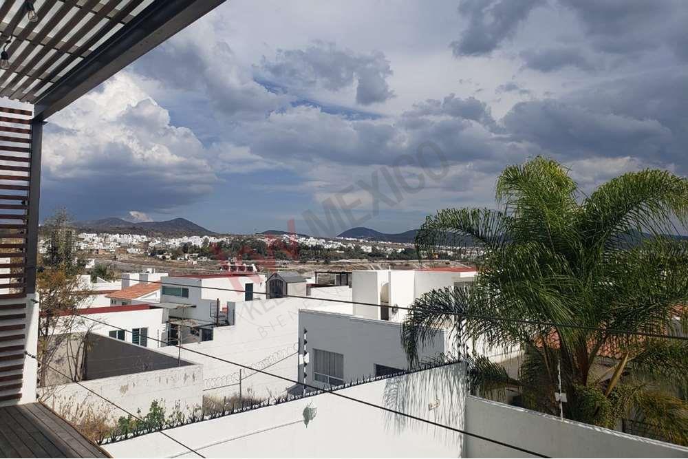 Casa en Venta en real de Juriquilla excelente vista !!!!!