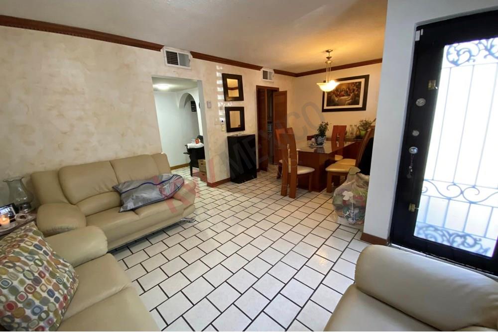 AMPLIA CASA EN RENTA AMUEBLADA?