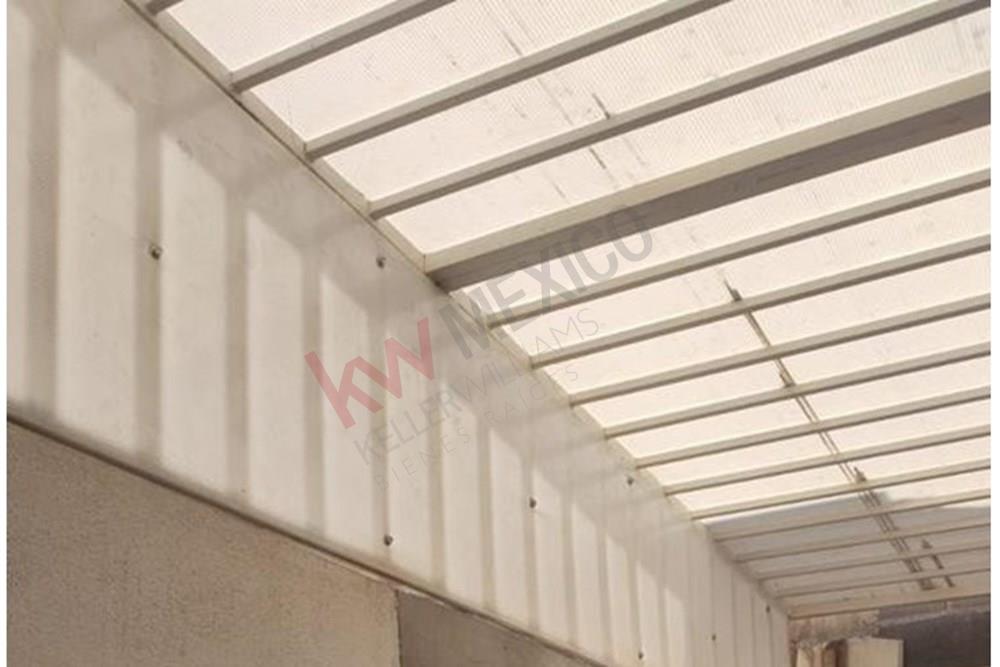 Oportunidad única casa en venta en fuentes de Balvanera, cerca de zona industrial, plazas comerciales y escuelas