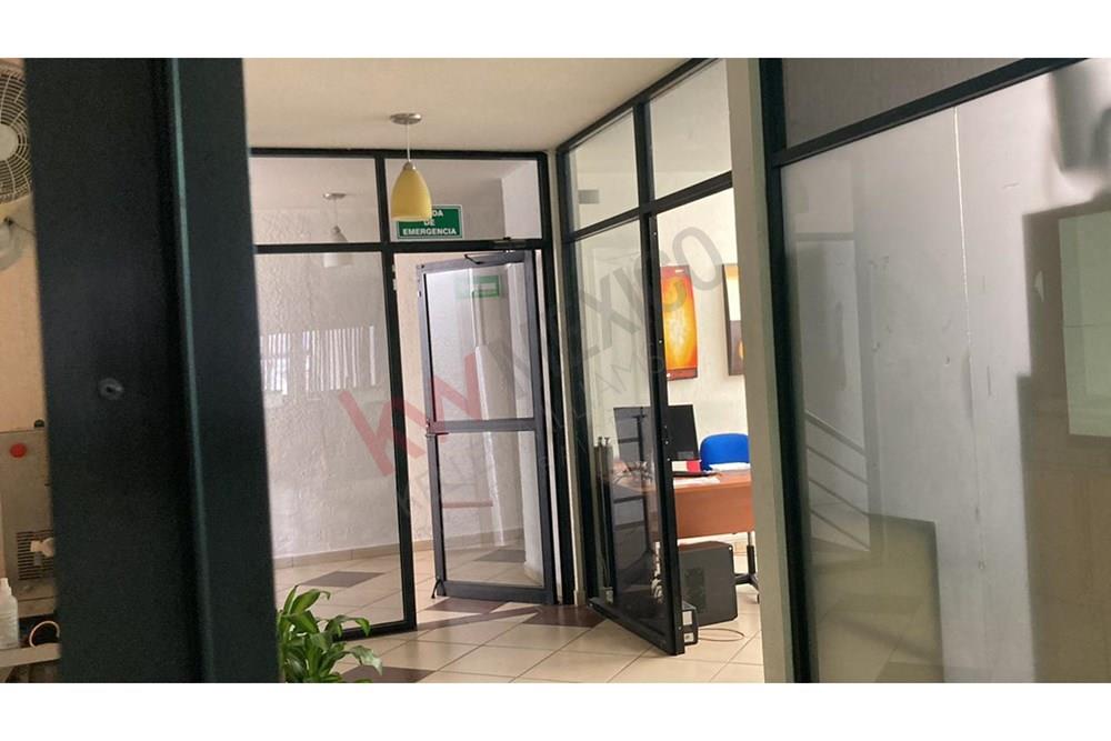 Se renta oficina amueblada en San Pedrito Peñuelas, Querétaro, Qro.