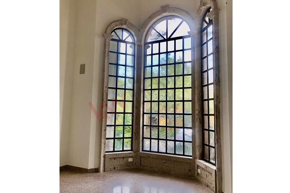 Casa en Venta de lujo en Bosques del Valle en San Pedro Garza Garcìa, Nuevo Leon, Mèxico, Venta de casa con originales atributos de dos niveles, Venta casa zona Valle , Venta casa en Bosques del Valle, Casa con alberca en venta en zona valle, Casa  con amplios espacios en venta .