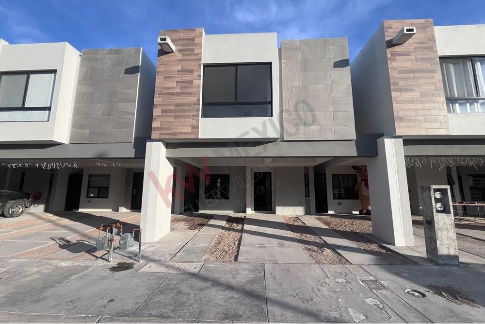 CASA AMUEBLADA NUEVA EN RENTA, FRACC. CON CASA CLUB Y GIMNASIO