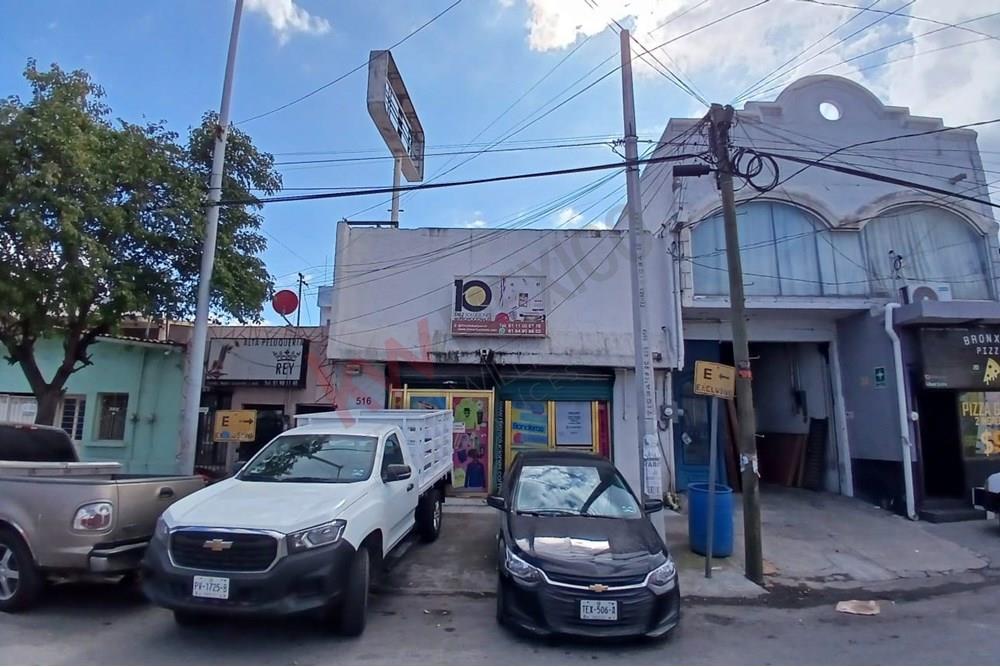 Local comercial Amplio de 2 pisos en Av. Chapultepec en renta