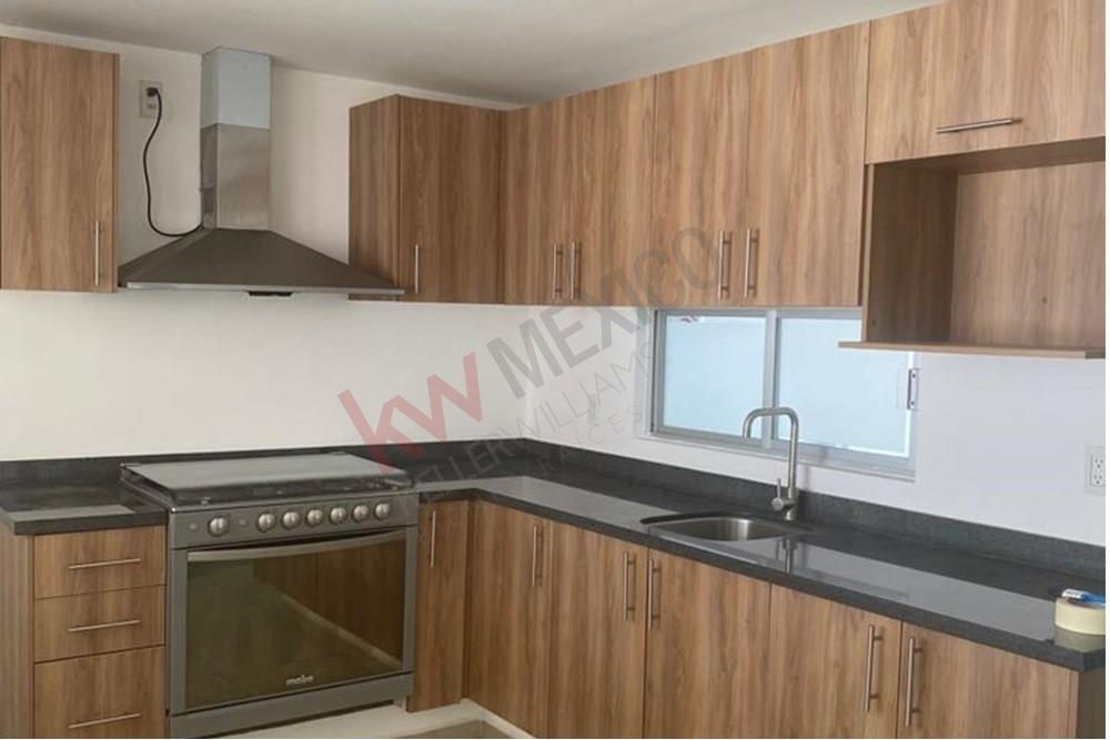 RENTA AMPLIA CASA EN FRACC.