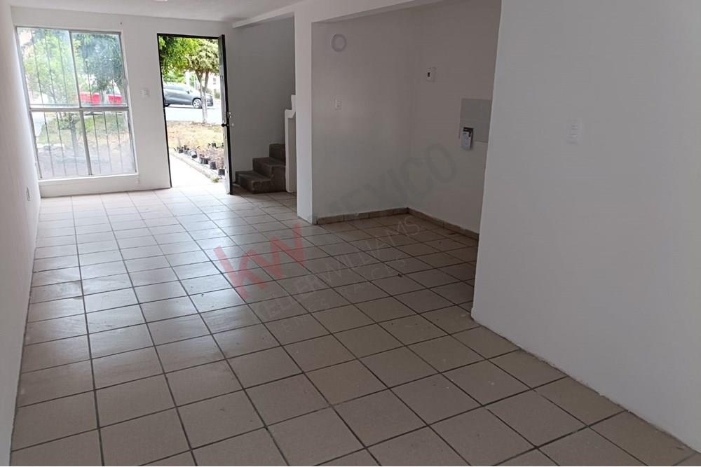 Casa en Venta en Cerrito Colorado Queretaro, cerca de tiendas de conveniencia , plazas comerciales como plaza sendero, plaza patio y proximamente plaza multicomercial donde todo se encuentra al alcance de sus necesidades
