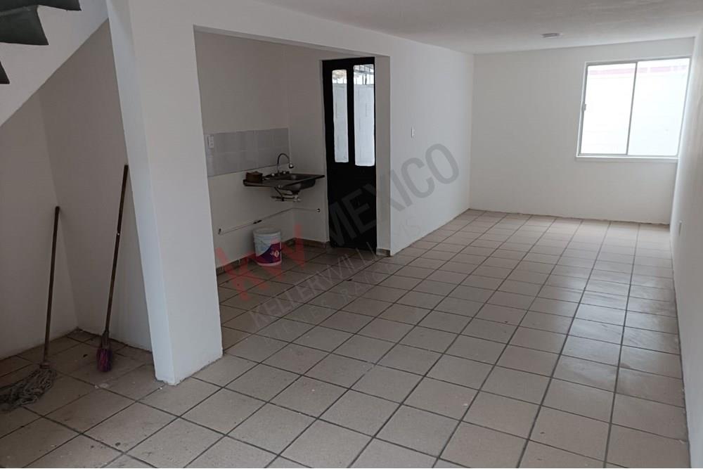 Casa en Venta en Cerrito Colorado Queretaro, cerca de tiendas de conveniencia , plazas comerciales como plaza sendero, plaza patio y proximamente plaza multicomercial donde todo se encuentra al alcance de sus necesidades