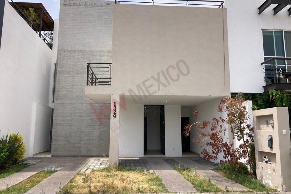 Se renta casa con Roof Garden en Juriquilla La Condesa, Querétaro, Qro.