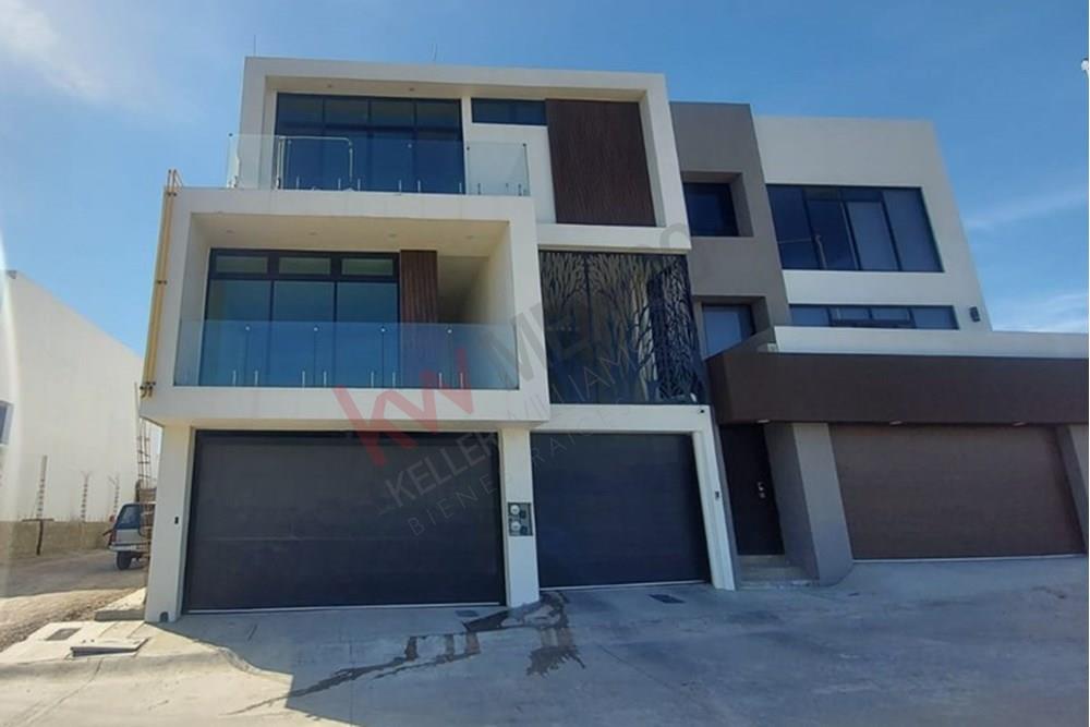 CASA EN VENTA EN MONTEBELLO JARDINES DE AGUA CALIENTE CON VISTA A LA CIUDAD