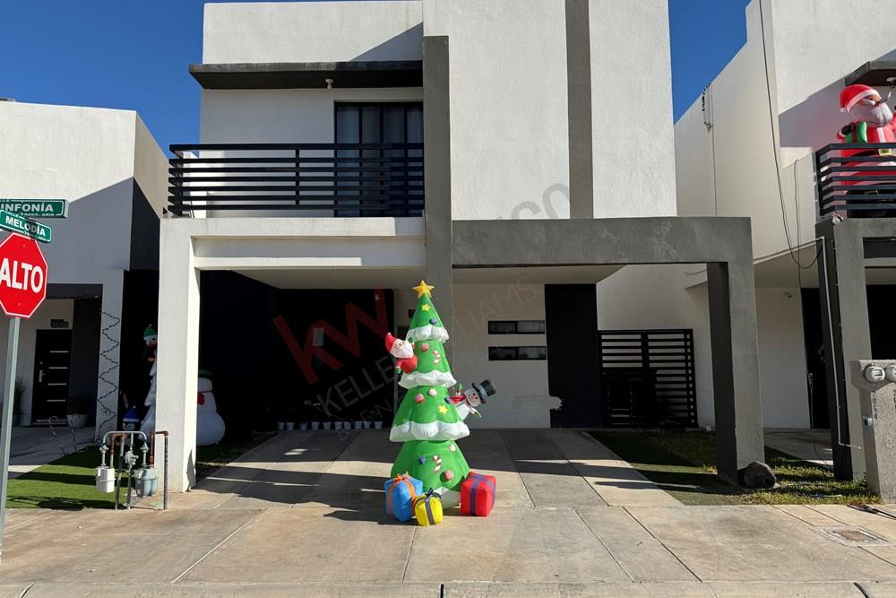 BELLA CASA EN RENTA EQUIPADA EN ARIA RESIDENCIAL