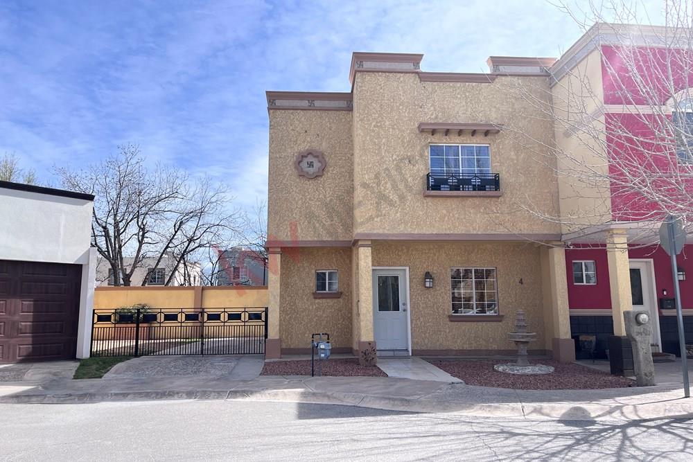 VENTA DE HERMOSA CASA EN PASEO DE LOS NOGALES