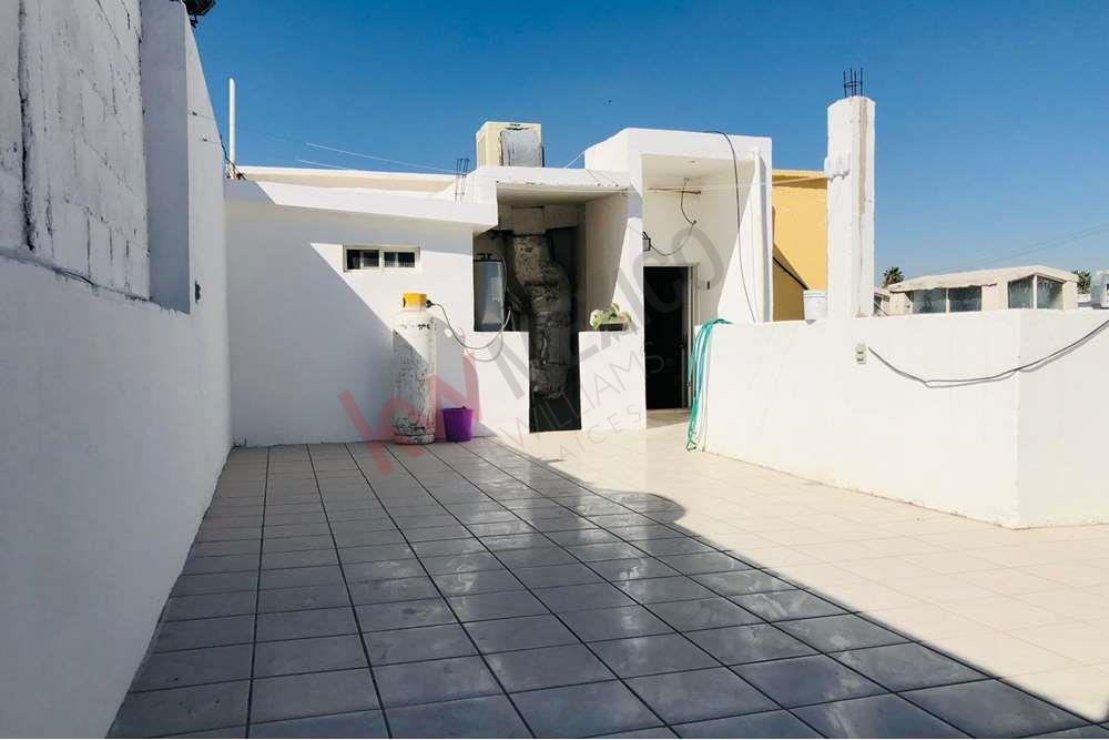 Casa en renta de dos pisos, Col. Centro, Lerdo Durango.