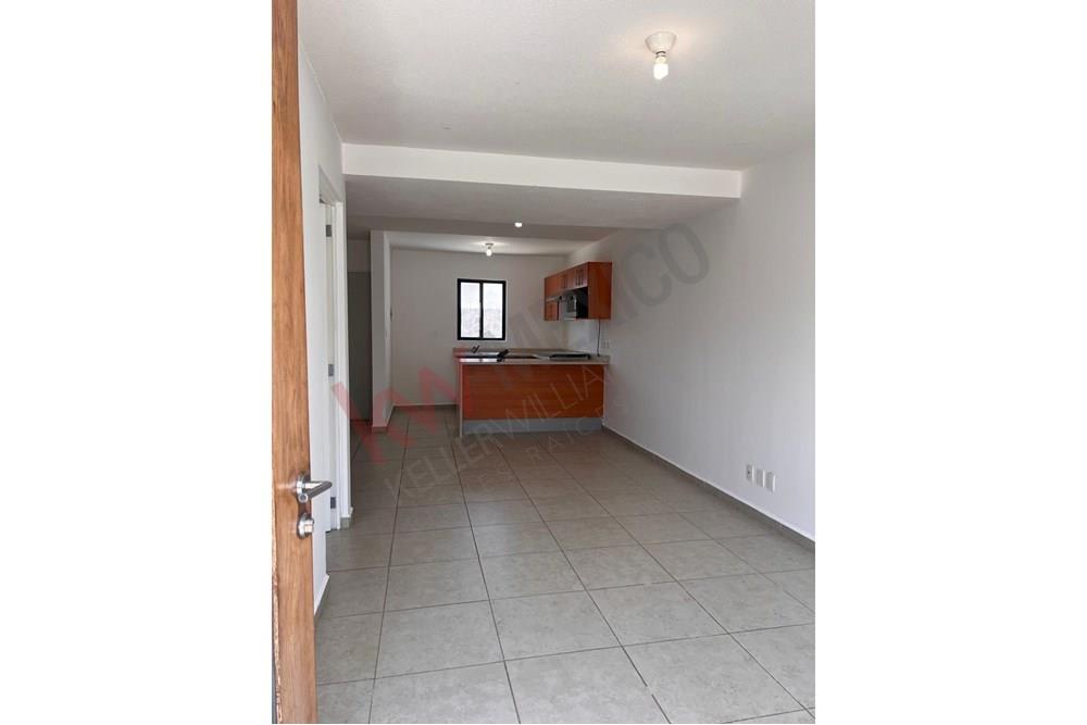 VENDO CASA EN ZIBATA CON RECAMARA EN PLANTA BAJA
