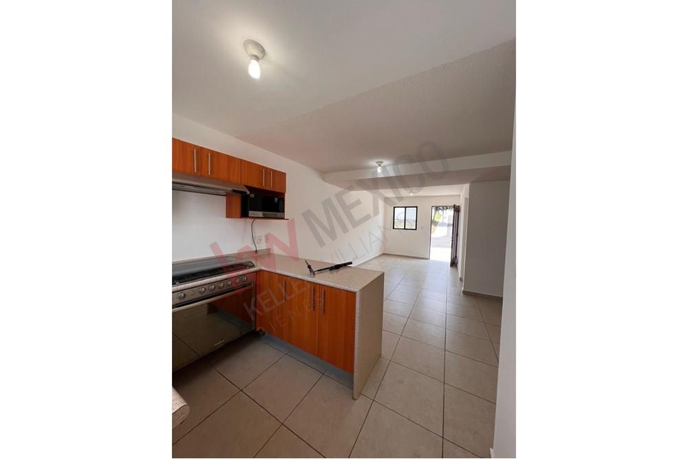 VENDO CASA EN ZIBATA CON RECAMARA EN PLANTA BAJA