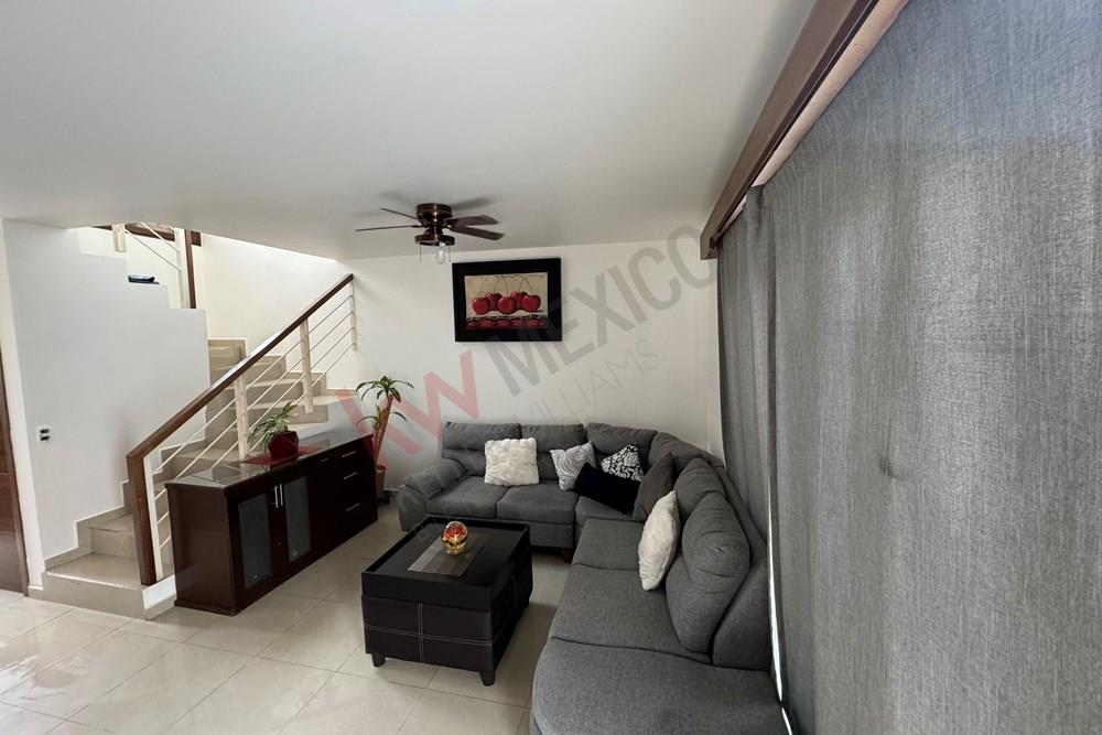 CASA EN RENTA TOTALMENTE AMUEBLADA Y EQUIPADA EN CAMPO REAL.
