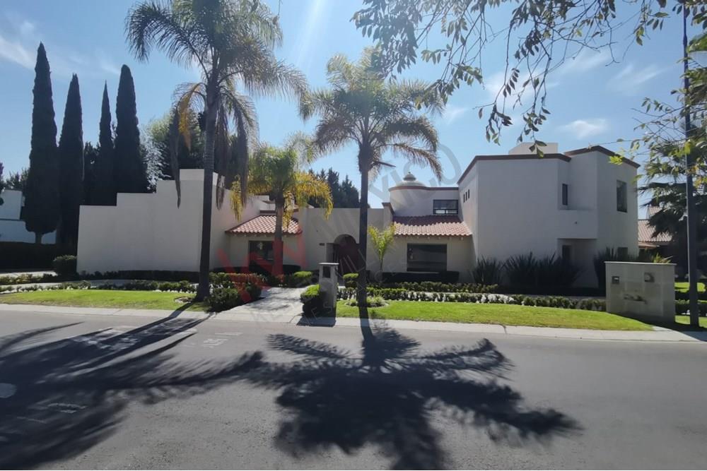 Casa en Renta en Campanario Inmobiliaria MAVA, al sur de la ciudad de Querétaro