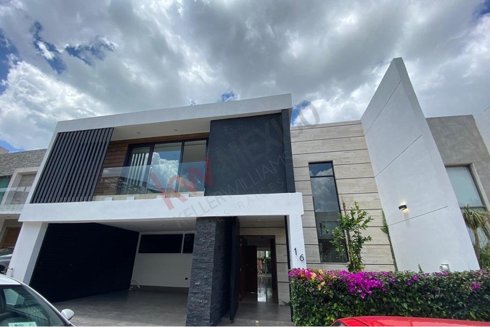 Casa en venta en Parque Hidalgo, Lomas de Angelópolis zona nuevo Chedraui selecto.