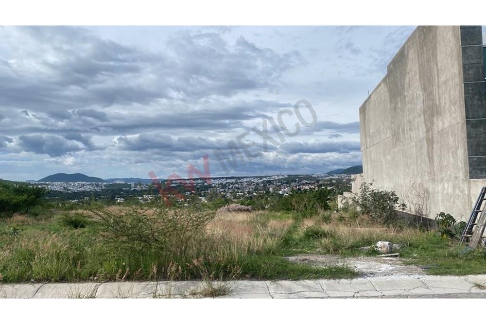 TERRENO EN VENTA EN BALCONES DE JURIQUILLA CON INCREIBLE VISTA