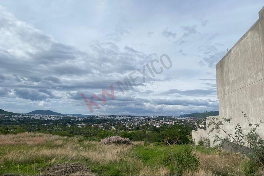 TERRENO EN VENTA EN BALCONES DE JURIQUILLA CON INCREIBLE VISTA