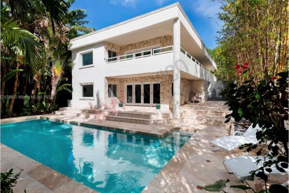 Residencia exclusiva en el corazón de Miami, Florida. Ideal para una casa o inversión casa en un clima tropical cerca del mar.