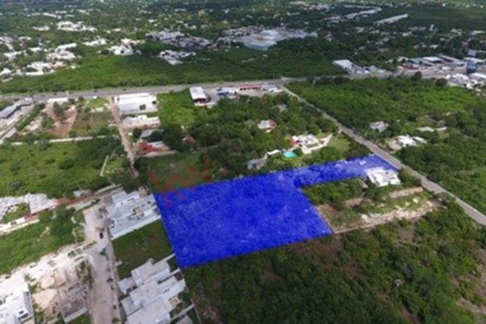 Magnifico para desarrollo Cholul. Venta de Terreno para Desarrollo Residencial, ubicado en Cholul, A 5 minutos de Mérida.