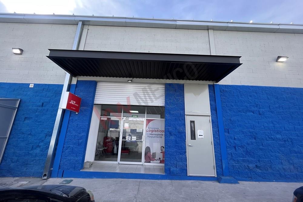 Bodega 1076 m2 con oficinas y 3 Andenes