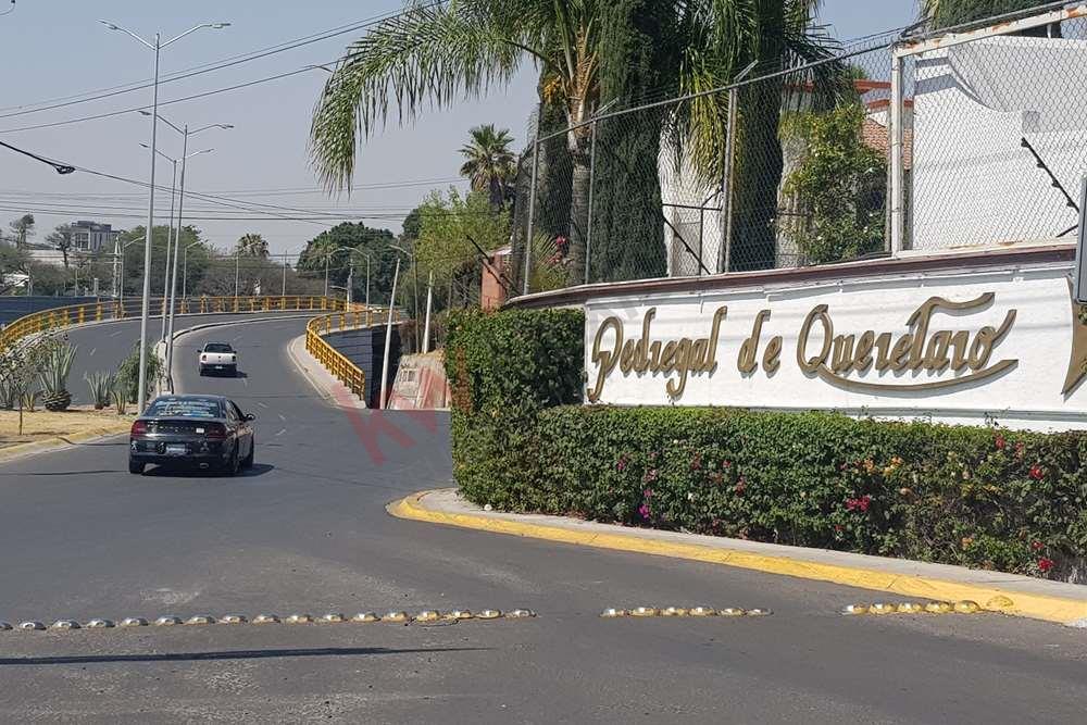VENTA DE TERRENO, EXCLUSIVO FRACCIONAMIENTO PEDREGAL DE QUERETARO, I MPRESIONANTE VISTA A LOS ARCOS A LA CIUDAD, EXCELENTE UBICACION.