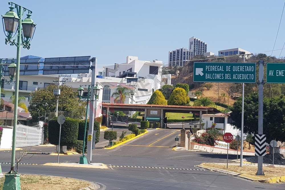 VENTA DE TERRENO, EXCLUSIVO FRACCIONAMIENTO PEDREGAL DE QUERETARO, I MPRESIONANTE VISTA A LOS ARCOS A LA CIUDAD, EXCELENTE UBICACION.