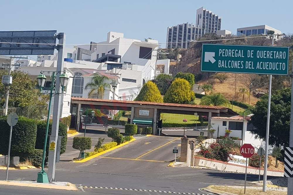 VENTA DE TERRENO, EXCLUSIVO FRACCIONAMIENTO PEDREGAL DE QUERETARO, I MPRESIONANTE VISTA A LOS ARCOS A LA CIUDAD, EXCELENTE UBICACION.