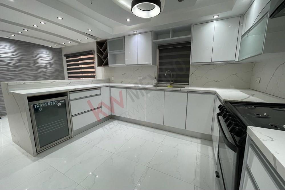 Casa en RENTA en Urbiquinta Montecarlo, fraccionamiento con doble acceso, 4 parques y en excelente zona