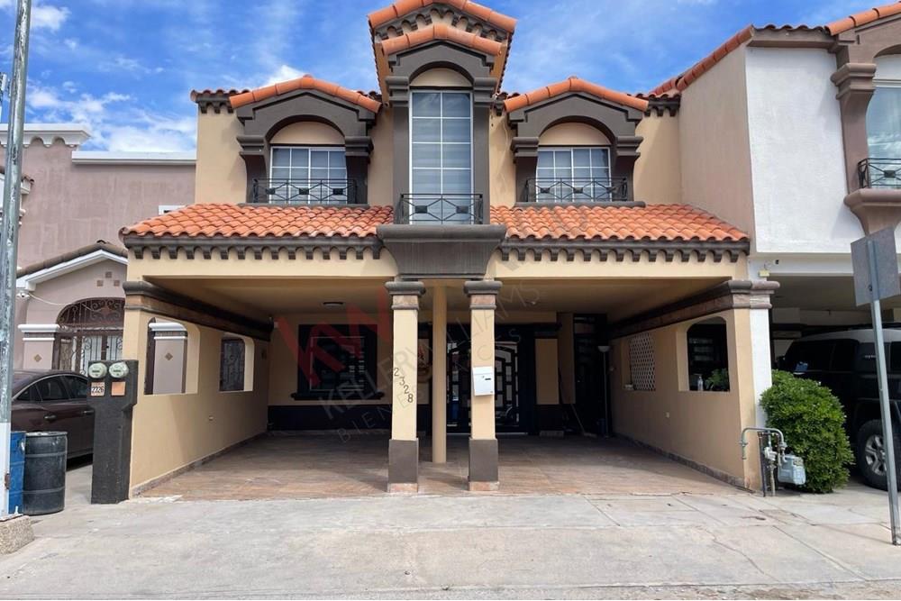 Casa en RENTA en Urbiquinta Montecarlo, fraccionamiento con doble acceso, 4 parques y en excelente zona