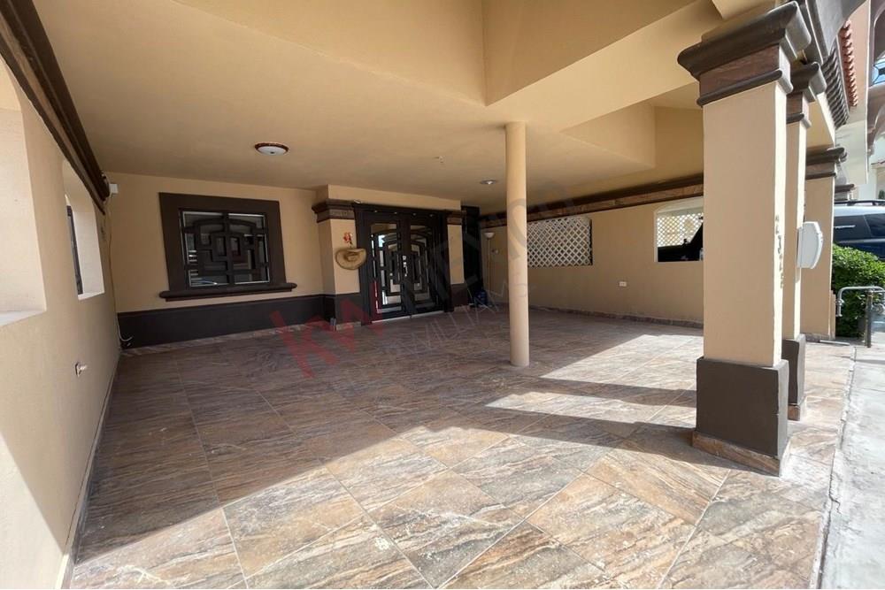 Casa en RENTA en Urbiquinta Montecarlo, fraccionamiento con doble acceso, 4 parques y en excelente zona