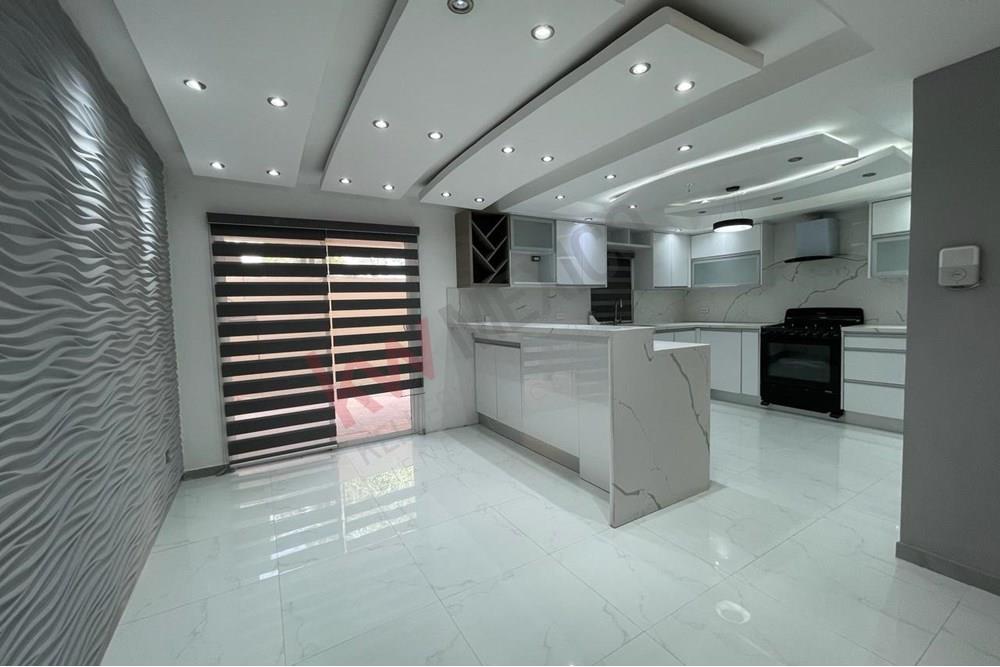 Casa en RENTA en Urbiquinta Montecarlo, fraccionamiento con doble acceso, 4 parques y en excelente zona